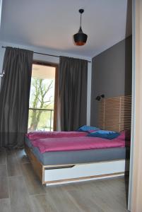 Katil atau katil-katil dalam bilik di Ambar Apartament