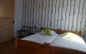 Giường trong phòng chung tại Zum Goldhahn