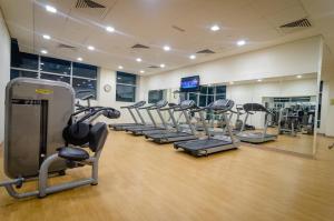 Fitness centrum a/nebo fitness zařízení v ubytování OSKENA Vacation Homes -The Lofts Boulevard Downtown