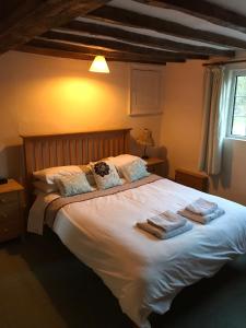 A bed or beds in a room at The Pear Tree