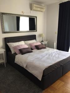 Postel nebo postele na pokoji v ubytování Studio apartman Lara ***