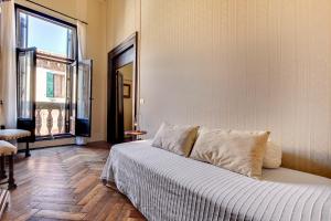 Postel nebo postele na pokoji v ubytování Palazzo Pisani