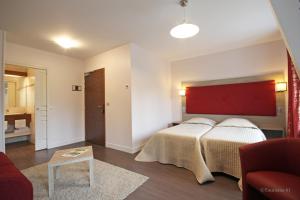 Postel nebo postele na pokoji v ubytování Logis Hôtel De France- Restaurant GRILL