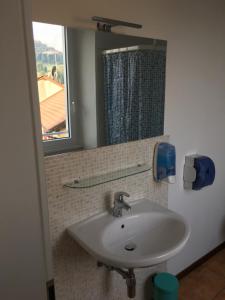 Vannituba majutusasutuses Albergo Ristorante Belcantone