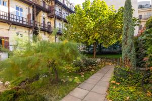 Foto dalla galleria di Cracow Best Location Apartment with Garden by Cozyplace a Cracovia