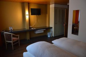 Postel nebo postele na pokoji v ubytování Hotel Garni Rösslipost
