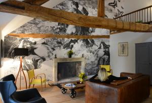 Posezení v ubytování Art House Domaine de l'Ocrerie