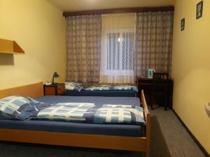 Posteľ alebo postele v izbe v ubytovaní Hostel Fortuna