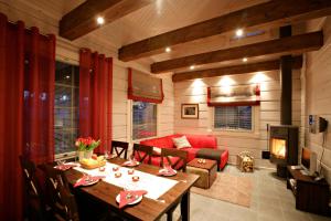 Гостиная зона в Ounasvaaran Lakituvat Chalets