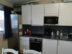 Kuchyň nebo kuchyňský kout v ubytování Kirkenes Hotell