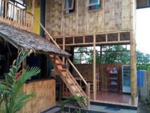 Bangunan di mana terletaknya rumah tamu ini +22 gambar