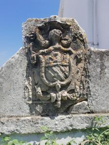 コンヴェルサーノにあるMasseria Santo Stefano Relais&Charming Houseの建物横の石像