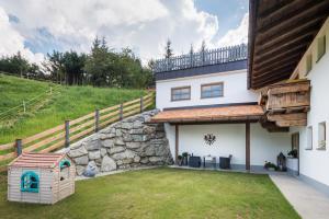 Budova, kde se apartmán nachází + 5 fotografií