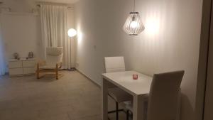a dining room with a table and chairs and a light at Schicke Ferienwohnung Darmstadt Bessungen in Darmstadt