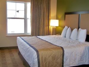 Ένα ή περισσότερα κρεβάτια σε δωμάτιο στο Extended Stay America Suites - Dallas - Las Colinas - Green Park Dr