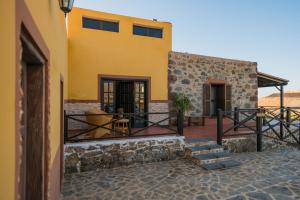 Gallery image of Hotel Rural Huerto Viejo in Tesejerague
