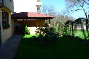Zahrada ubytování Kirovi House - guest rooms