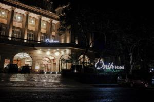 Budova, kde se hotel nachází + 3 fotografie