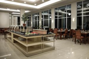 A restaurant or other place to eat at Onih Hotel