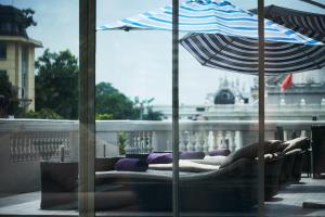 Hotel de l'Opera Hanoi - MGallery的阳台或露台