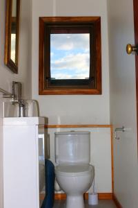 Um banheiro em The Beach Lodge