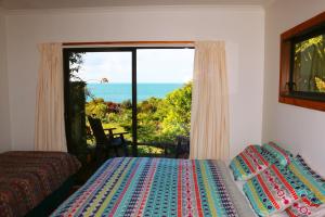 Cama ou camas em um quarto em The Beach Lodge
