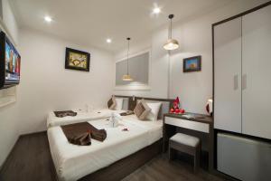Ένα ή περισσότερα κρεβάτια σε δωμάτιο στο Galliot Central Hotel