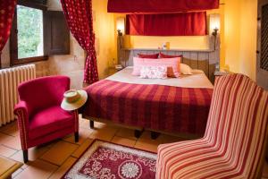 Llit o llits en una habitació de Château Des Ducs De Joyeuse