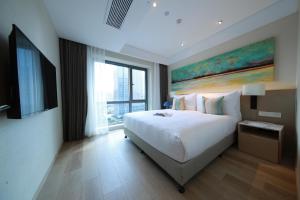 a bedroom with a large bed and a large window at Sincere Residence Changfeng - Changfeng Ecological Business District - Near Exit 3 of Changfeng Park Station on Subway Line 15 in Shanghai +37 photos