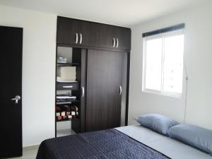 a bedroom with a bed and a black closet at Santa Isabel Centro 401 in Santa Rosa de Cabal
