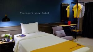 Postel nebo postele na pokoji v ubytování Tharapark View Hotel - SHA Plus