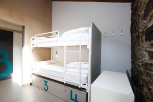 Ένα ή περισσότερα κρεβάτια σε δωμάτιο στο Mountain Hostel Tarter