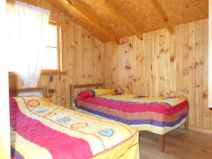 سرير أو أسرّة في غرفة في Cabanas de Monasterio