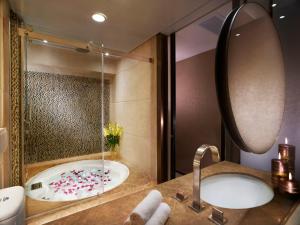 Uma casa de banho em Harbour Grand Hong Kong