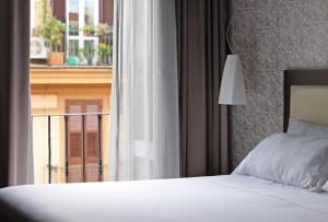 Letto o letti in una camera di c-hotels Fiume
