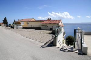 Photo de la galerie de l'établissement Apartments Ambiente mit Pool, à Mimice 41 autres photos