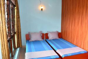 Letto o letti in una camera di Rathna Gems Halt