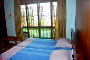 Letto o letti in una camera di Rathna Gems Halt