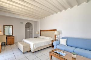 Cama ou camas em um quarto em Hotel Alkyon mais 36 fotos