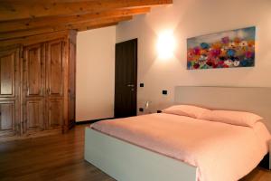 A bed or beds in a room at CASA GIULIA a Borso del Grappa
