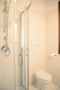 A bathroom at CASA GIULIA a Borso del Grappa
