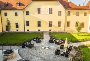 Zahrada ubytování Hotel Klastrom + 37 fotografií