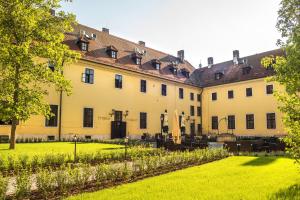 A garden outside Hotel Klastrom