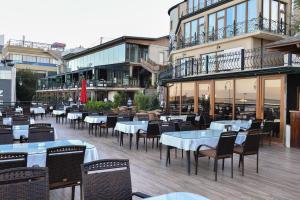 Restaurace v ubytování Riviera Hotel