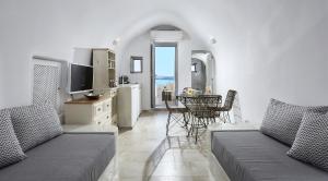 A television and/or entertainment centre at Amaya Selection of Villas