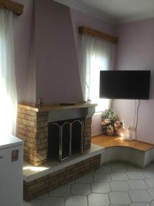 A television and/or entertainment centre at Villa Elena