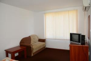 TV a/nebo společenská místnost v ubytování Kirovi House - guest rooms