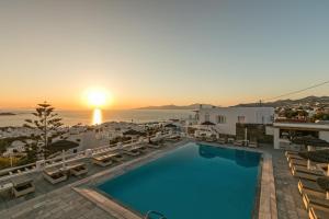 A piscina localizada em Hotel Alkyon ou nos arredores