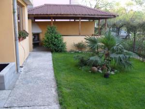 Zahrada ubytování Kirovi House - guest rooms