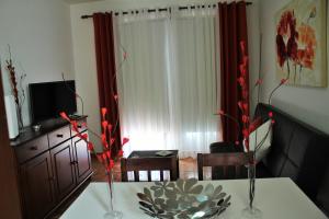 a living room with two vases on a table at FN FUNCHAL Tenerife 101 in El Guincho